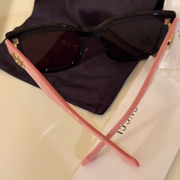 Gucci Black Frame Sunglasses with Pink Arms - Picture 6 of 7